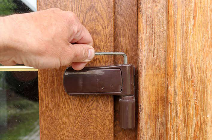 How do you repair a wooden door joint